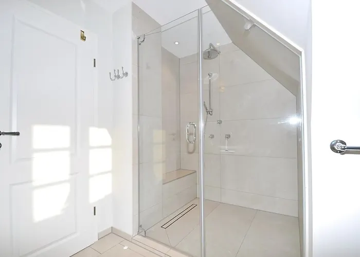 Doppelhaushaelfte Marschblick *