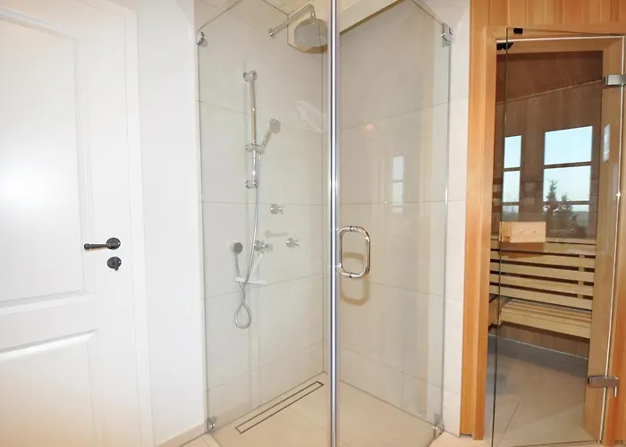 Doppelhaushaelfte Marschblick *